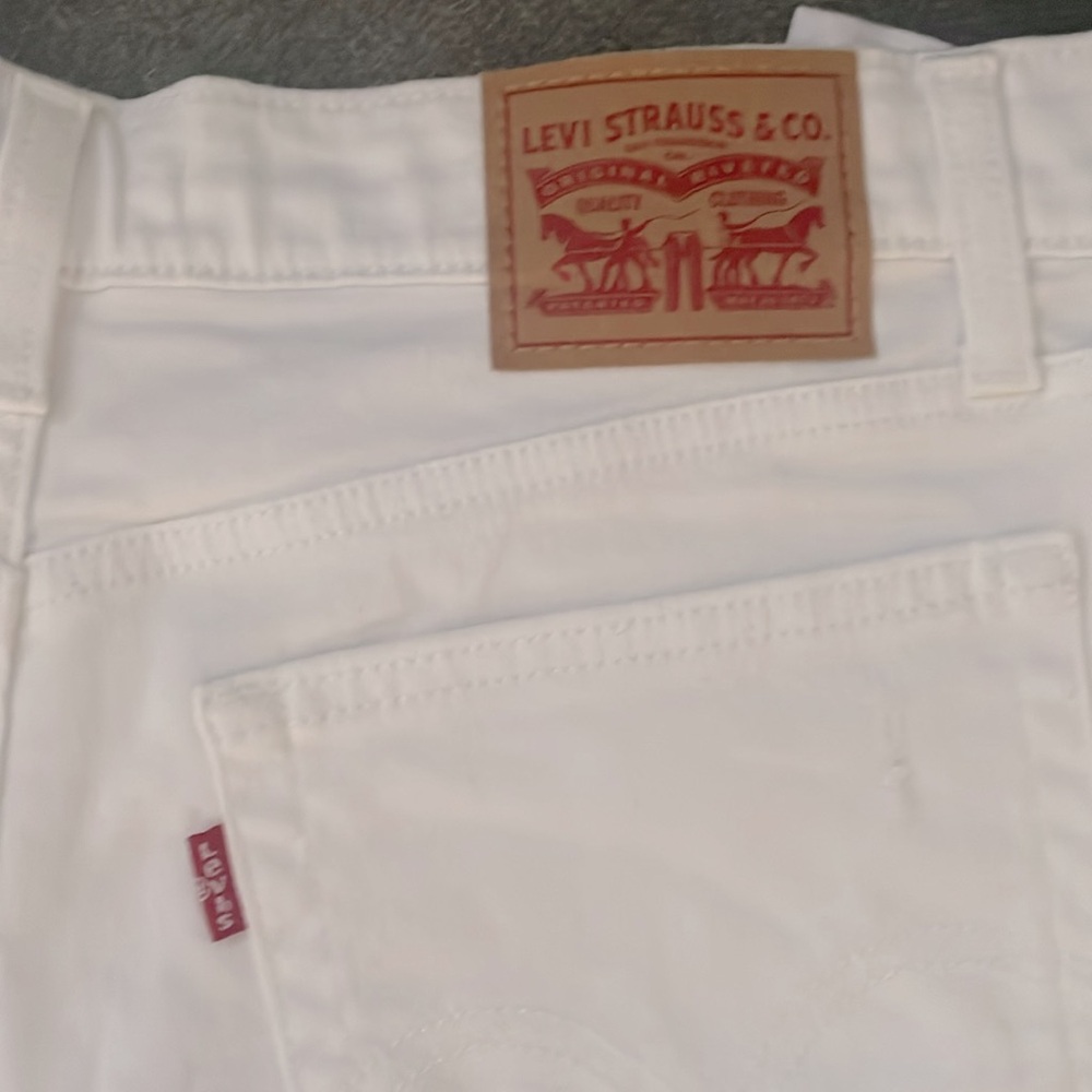 Levi Jean shorts - Picture 3 of 3